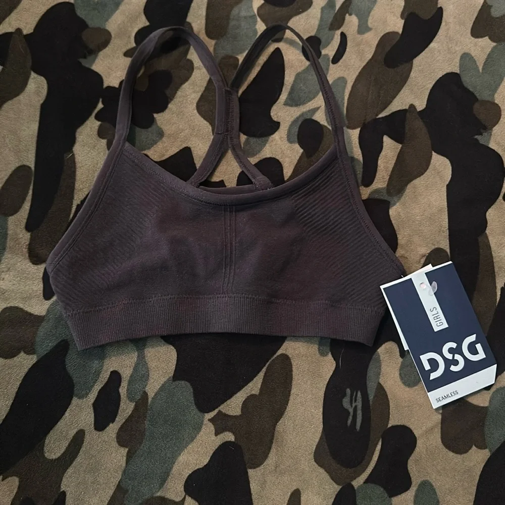 DSG GIRLS Seamless Sports Bra: BLACK: NEW WITH TAGS: SIZE 2XS (4-5)